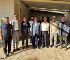 Darende Belediye Başkanı Alican Bozkurt, Kerimli Mahallesi Muhtarı Kazım Kızılkaya ile görüşme yaparken