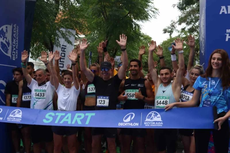 Decathlon’un üçüncü kez isim sponsorluğunu üstlendiği Decathlon Büyükada Yarı Maratonu, 5k, 10k ve 21k (Yarı maraton) ol