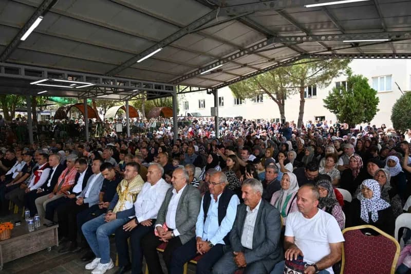 Manisa'nın Demirci ilçesinde tarımın ve coğrafi işaretli lezzetlerin kalbi Söğütçük Mahallesi'nde attı.