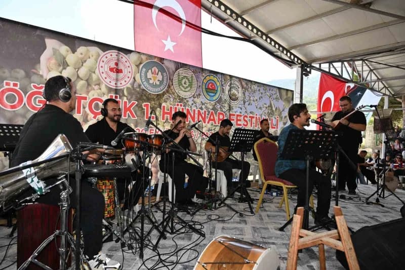 Manisa'nın Demirci ilçesinde tarımın ve coğrafi işaretli lezzetlerin kalbi Söğütçük Mahallesi'nde attı.