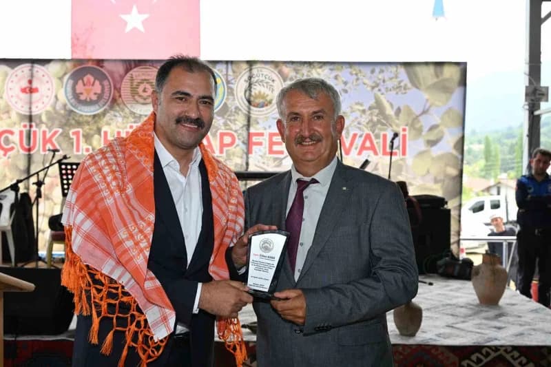 Manisa'nın Demirci ilçesinde tarımın ve coğrafi işaretli lezzetlerin kalbi Söğütçük Mahallesi'nde attı.