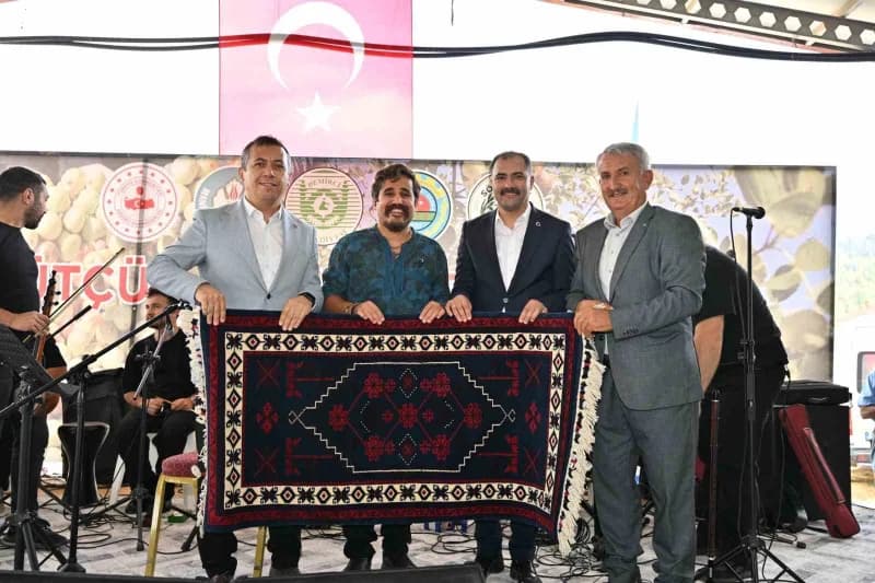 Manisa'nın Demirci ilçesinde tarımın ve coğrafi işaretli lezzetlerin kalbi Söğütçük Mahallesi'nde attı.