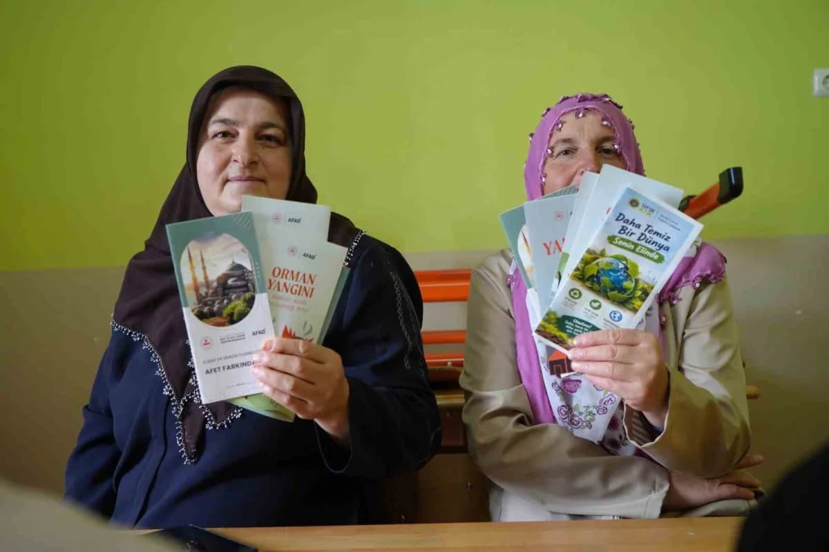 Semra Kurtulmuş (Soldaki)