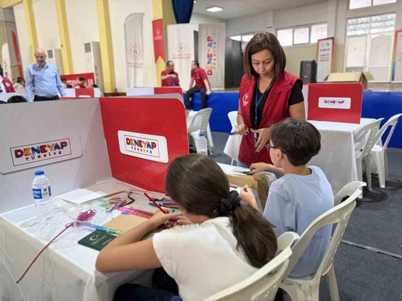 Aydın’da gençlerin Teknoloji alanındaki yeteneklerini geliştirmeyi amaçlayan Deneyap Teknoloji Atölyeleri kapsamında düz