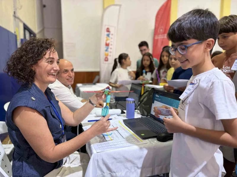 Aydın’da gençlerin Teknoloji alanındaki yeteneklerini geliştirmeyi amaçlayan Deneyap Teknoloji Atölyeleri kapsamında düz