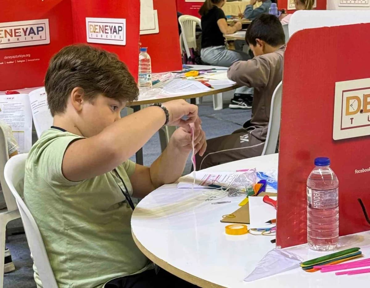 Eskişehir'de gençlerin teknoloji ve inovasyon alanında gelişimlerini desteklemek amacıyla DENEYAP Uygulama Sınavı gerçek