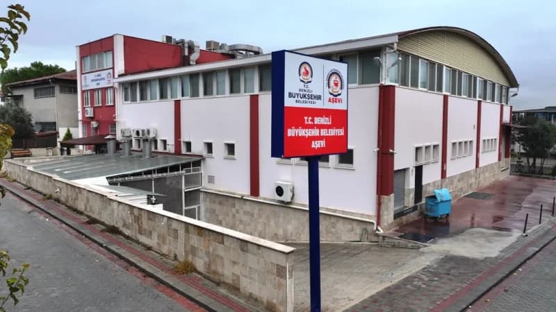 Denizli Büyükşehir Belediyesi Aşevi, 9 aileyle başladığı hizmet yolculuğunda 1.075 haneye ulaşarak dev bir dayanışma ağı