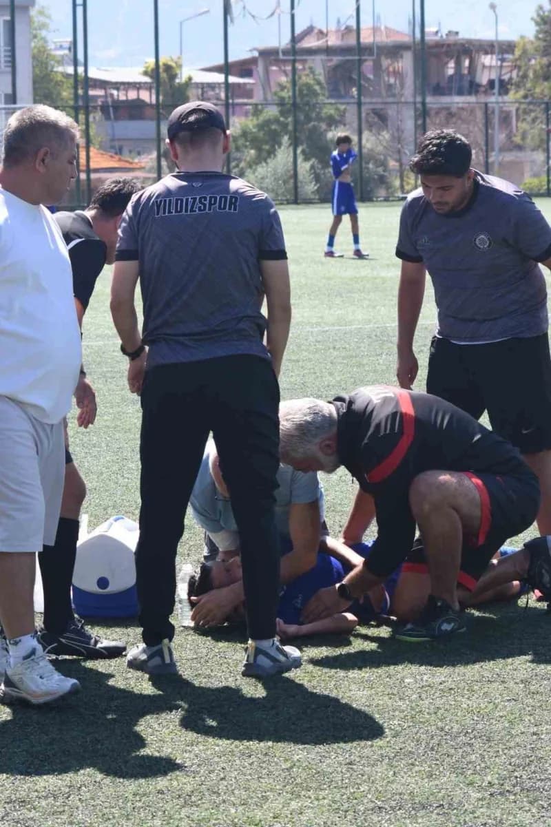 Denizli'de, Denizli Genç Ümitler ile Aydın Yıldızspor arasında oynanan TFF U14 Gelişim Ligi 2. Hafta maçında iki oyuncun