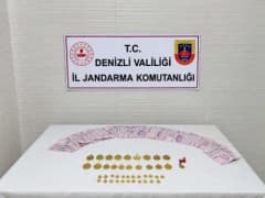 Denizli'de jandarma ekipleri dolandırıcılık şüphelilerini yakaladı ve ziynet eşyalarını teslim aldı