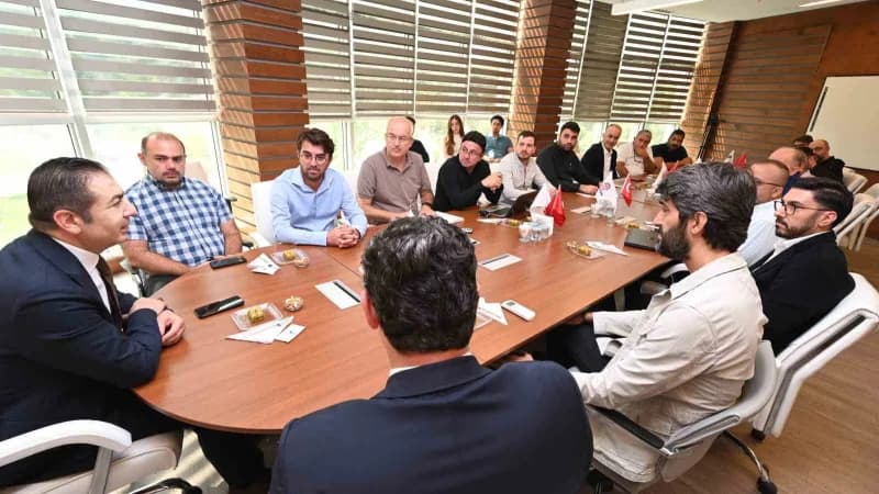Denizli Ticaret Odası (DTO) Başkanı Uğur Erdoğan, işletmeleri Pamukkale Teknokent’te bulunan DTO üyelerinden bilişim ve