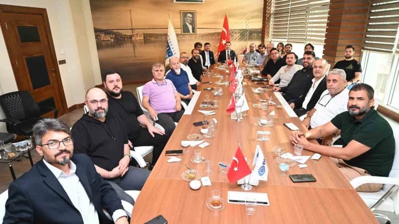Denizli Ticaret Odası Başkanı Uğur Erdoğan, Pamukkale Teknokent’te TEKMER projesi toplantısında konuşuyor