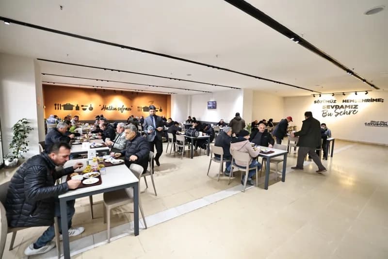 Denizli Büyükşehir Belediyesi'nin sosyal belediyecilik projeleri arasında önemli bir yer tutan Kent Lokantaları, iki yıl