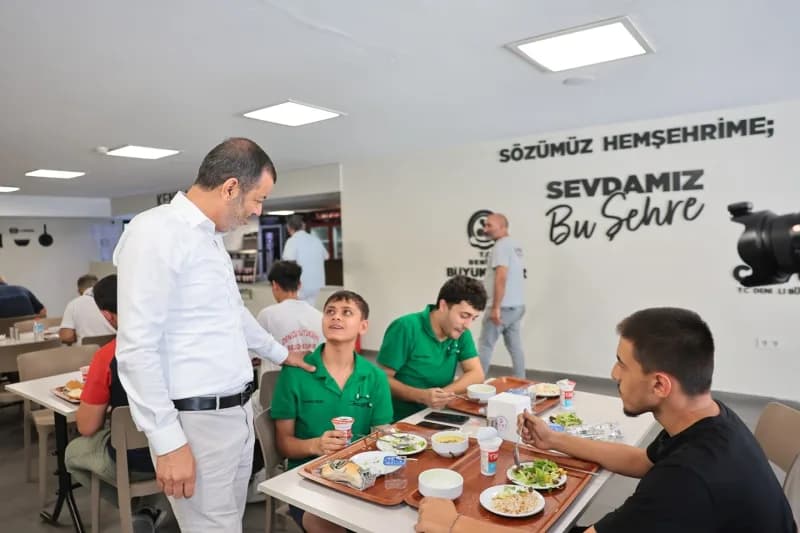 Denizli Büyükşehir Belediyesi'nin sosyal belediyecilik projeleri arasında önemli bir yer tutan Kent Lokantaları, iki yıl