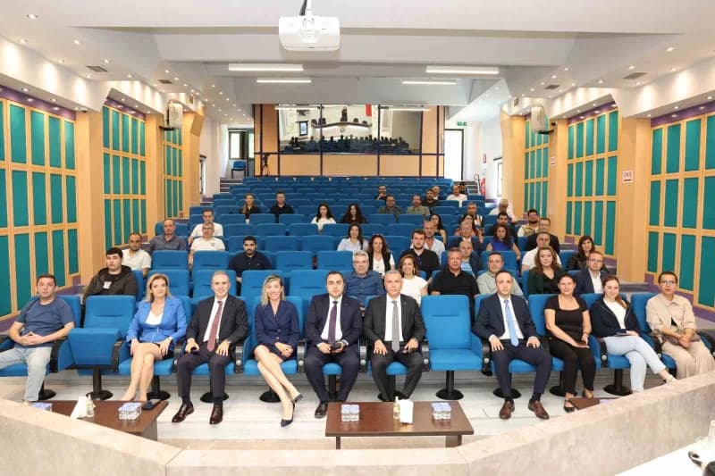 Denizli OSB konferans salonunda ihracat finansmanı ve risk yönetimi toplantısı
