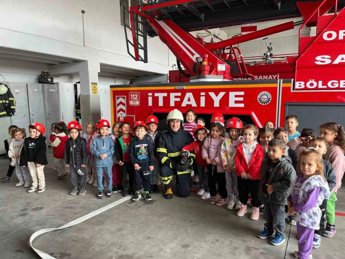 25 Eylül-1 Ekim İtfaiye Haftası kapsamında, Denizli OSB Yönetim Kurulu Başkanı Selim Yaymanoğlu, Yönetim Kurulu Üyesi Ce