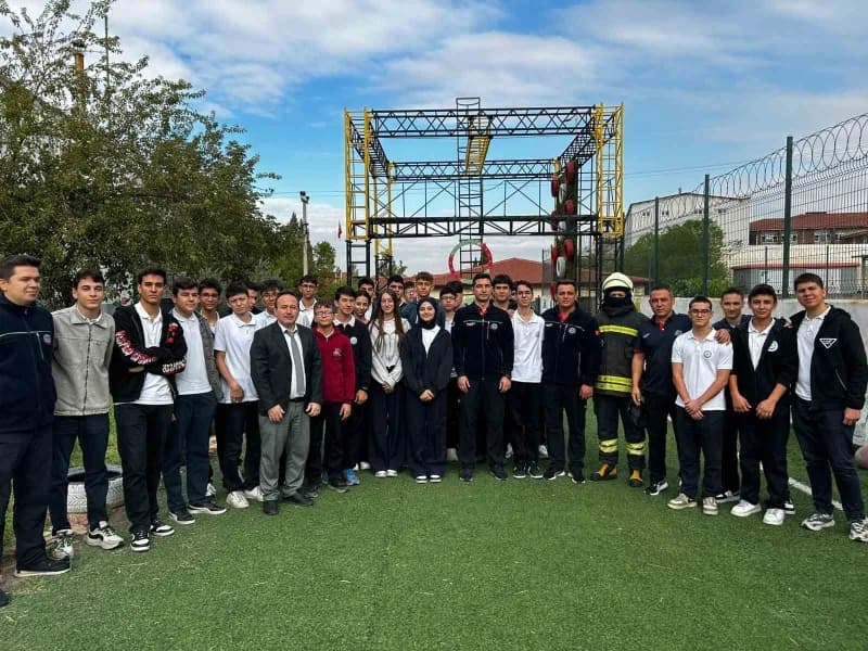 25 Eylül-1 Ekim İtfaiye Haftası kapsamında, Denizli OSB Yönetim Kurulu Başkanı Selim Yaymanoğlu, Yönetim Kurulu Üyesi Ce