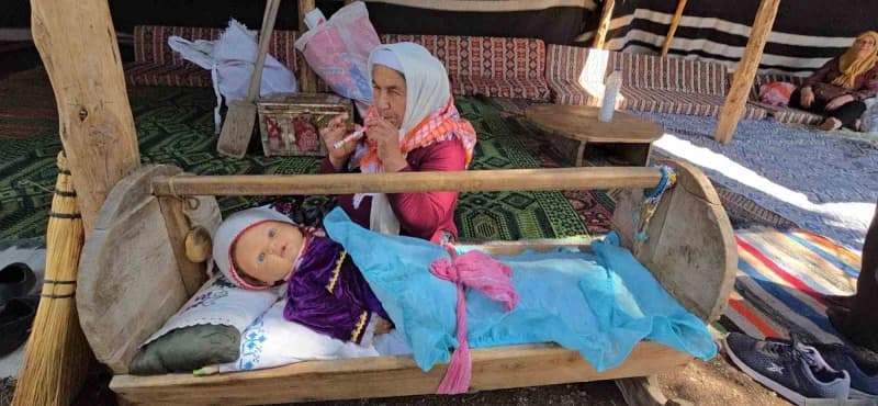 Denizli’nin Beyağaç ilçesinde 7 yaşında öğrendiği sipsiyi yıllardır yaşatan Halime Özke, Teke yöresine ait geleneksel ça