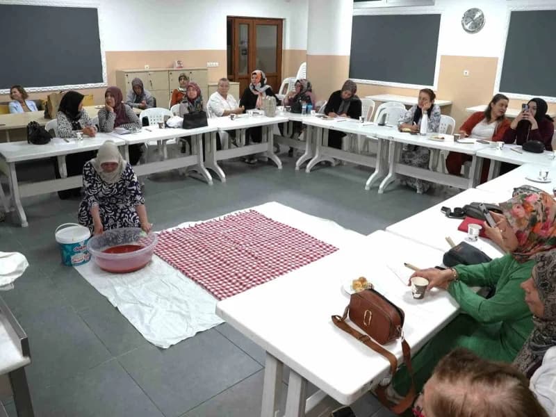 Denizli Büyükşehir Belediyesi, kentin köklü Mutfak kültürünü yaşatmak ve geleneksel tarifleri gelecek kuşaklara aktarmak