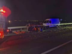Denizli Serinhisar'da tırın çarptığı otomobilin hurdaya döndüğü trafik kazası