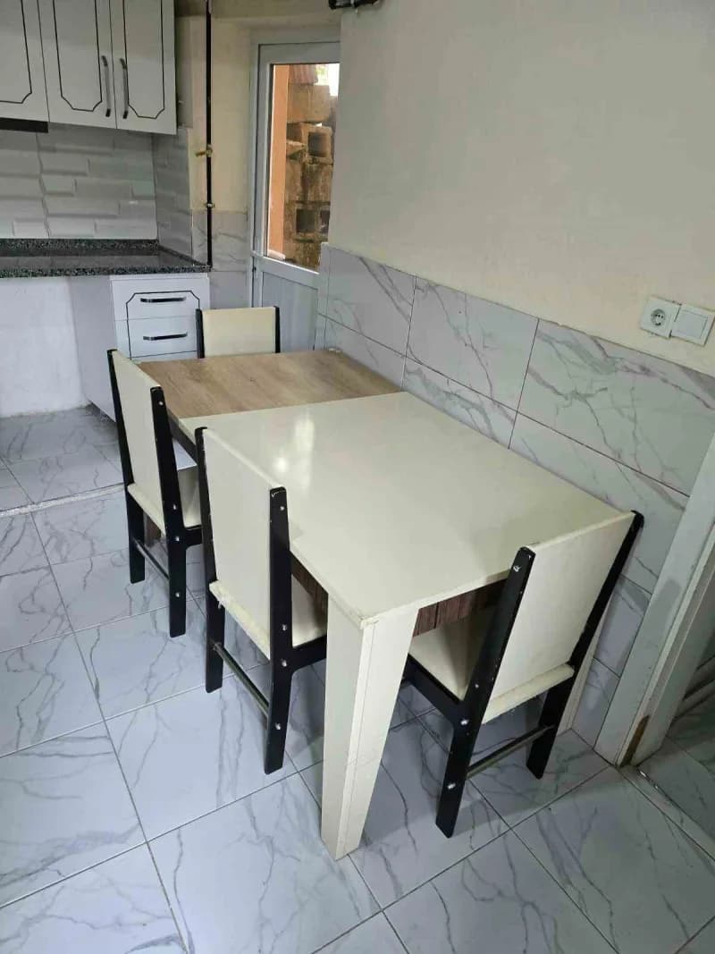 Denizli Büyükşehir Belediyesi Sevgi Eli, yangında eşyaları küle dönen anne ve 5 çocuğun yardımına koştu. Oturma grubunda