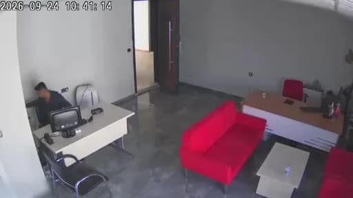 Adıyaman’da hissedilen 5.4 büyüklüğündeki deprem anı kameraya yansıdı