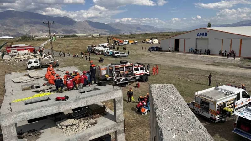 Erzincan’da 6,9 büyüklüğündeki deprem senaryosu sahada uygulandı