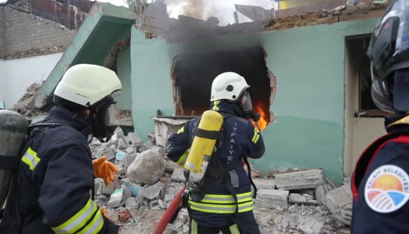 AFAD koordinasyonunda Gümüşhane'nin Kelkit ilçesinde kapsamlı deprem tatbikatı gerçekleştirildi. Erzincan merkezli 6,9 b