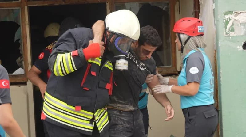 AFAD koordinasyonunda Gümüşhane'nin Kelkit ilçesinde kapsamlı deprem tatbikatı gerçekleştirildi. Erzincan merkezli 6,9 b