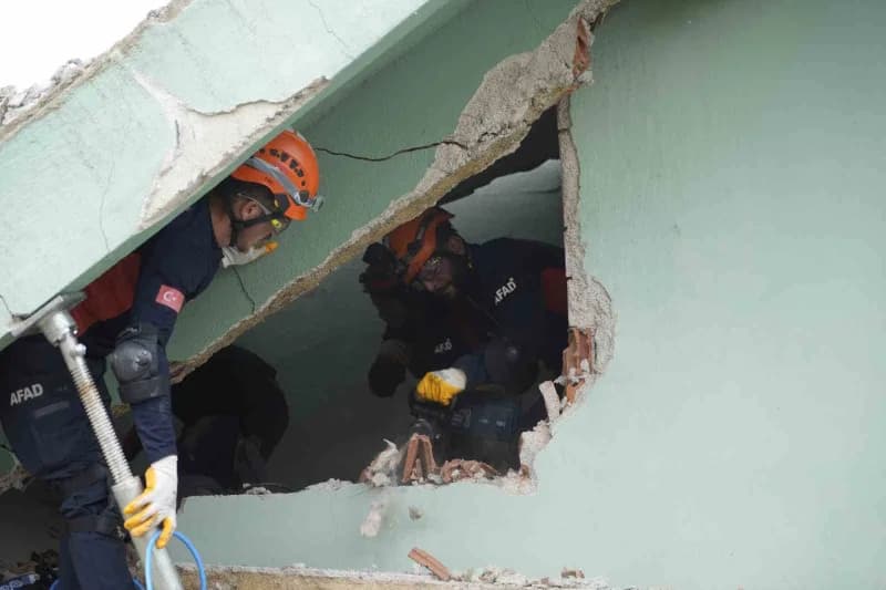 AFAD koordinasyonunda Gümüşhane'nin Kelkit ilçesinde kapsamlı deprem tatbikatı gerçekleştirildi. Erzincan merkezli 6,9 b