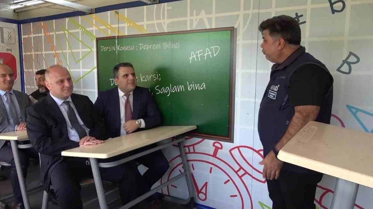 Diyarbakır'da, "Dicle'den Akan Bilim Şenliği"nde düzenlenen deprem similasyonunda 'depremi başlatıyoruz' denildi, yaklaş