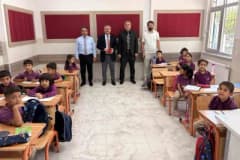 Gaziantep Araban ilçesinde depremde yıkılan Küçüklü İlkokulunun yeni binasında eğitim gören öğrenciler