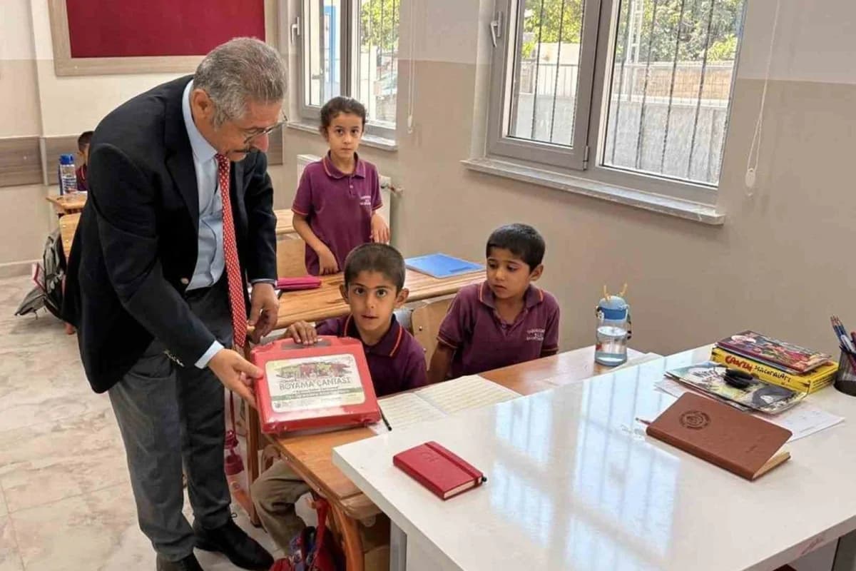 Depremde yıkılan Küçüklü İlkokulu yeni binasında Eğitim-öğretime başladı