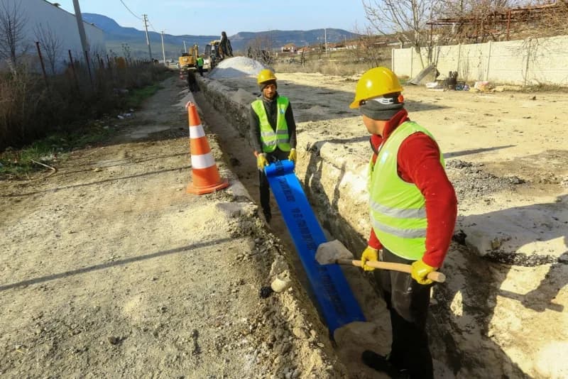 Denizli Büyükşehir Belediyesi DESKİ, kent genelinde içme suyu altyapısını güçlendirmek ve vatandaşlara sağlıklı, güvenli