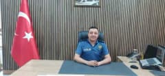 Devrek İlçe Emniyet Müdürlüğü binası önünde görevine başlayan Emniyet Müdürü İsmail Selçuk Açıkgöz