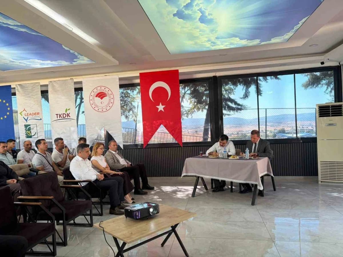 Dicle ilçesinde turistik alanların tanıtımı için düzenlenen toplantıdan bir kare