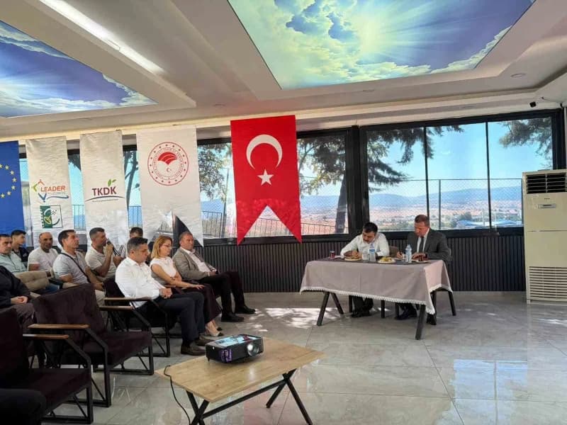 Dicle ilçesinde turistik alanların tanıtımı için düzenlenen toplantıdan bir kare
