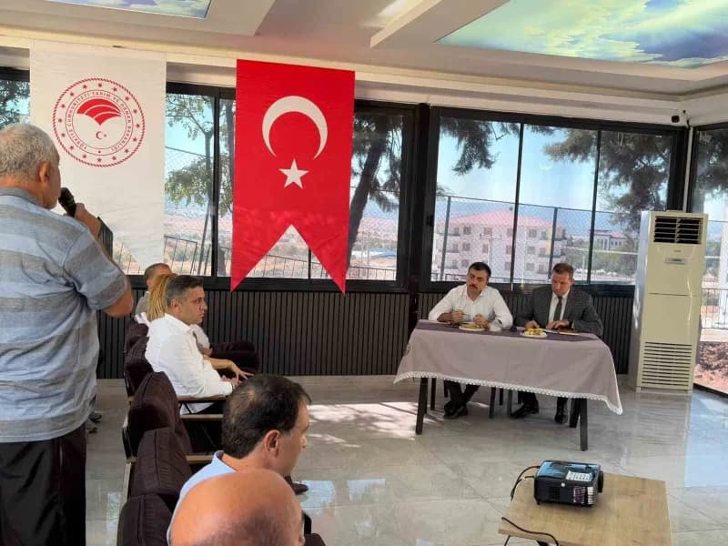 Toplantıya Dicle Kaymakamı Mustafa Atış, Dicle İlçe Tarım ve Orman Müdürü Deniz Yıldırım, Dicle İlçe Milli Eğitim Müdürü