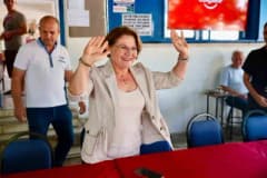 Didim Belediye Başkanı Hatice Gençay Akköy’de zeytin üreticileriyle toplantıda