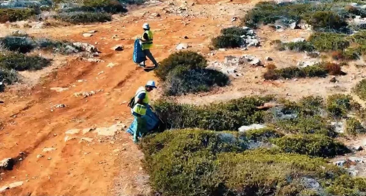 Didim Belediyesi, Dünya Temizlik Günü kapsamında Plogging in Didim grubu ile birlikte Kulakçı Koyu’nda sahil temizliği g