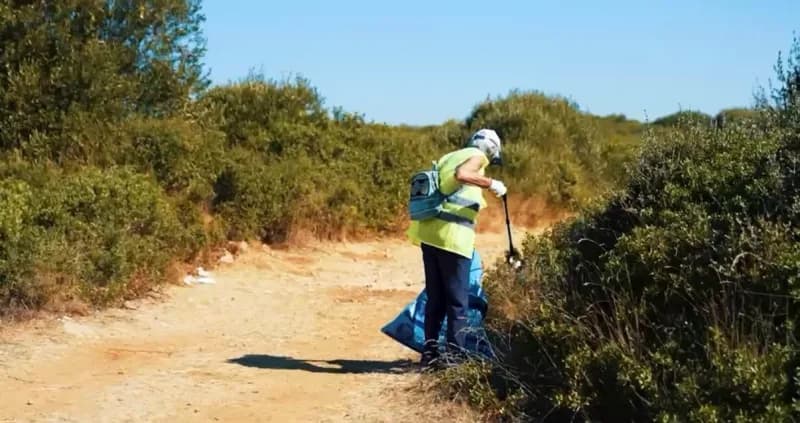 Didim Belediyesi, Dünya Temizlik Günü kapsamında Plogging in Didim grubu ile birlikte Kulakçı Koyu’nda sahil temizliği g