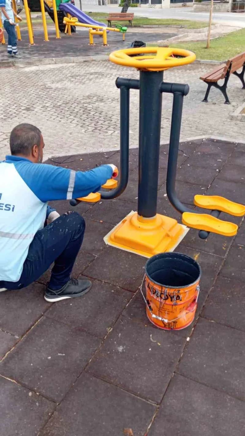 İdim Belediyesi, kent genelinde halkın ortak kullanımına açık park ve yeşil alanların daha düzenli, bakımlı ve kullanışl