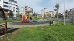 Dilovası’nda yenilenen park ve çocuk oyun alanlarından bir görünüm