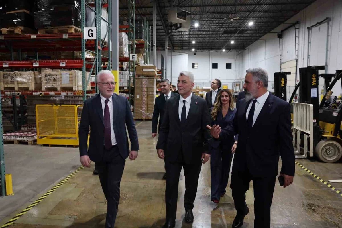 Ticaret Bakanı Ömer Bolat, "2025 yılında 38,5 milyar dolar olan dış Ticaret hacmimizin, 2026 yılı sonunda yüzde 10 civar