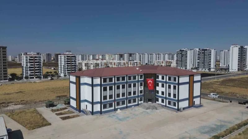 Diyarbakır’da okul bahçesinde eğitim öğretim yılı hazırlıkları ve bakım onarım çalışmaları