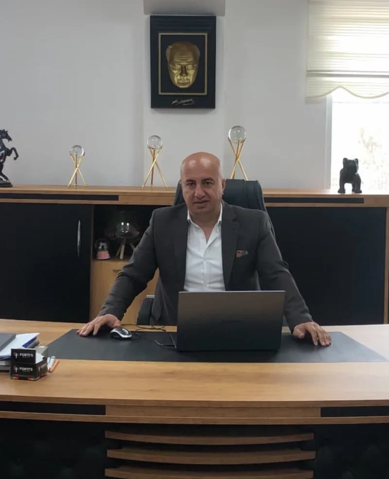 Diyarbakırlı hayırsever işadamı Özcan Çelikten yeni eğitim öğretim yılında Boya ihtiyacı olan okullara Boya malzemesi ve