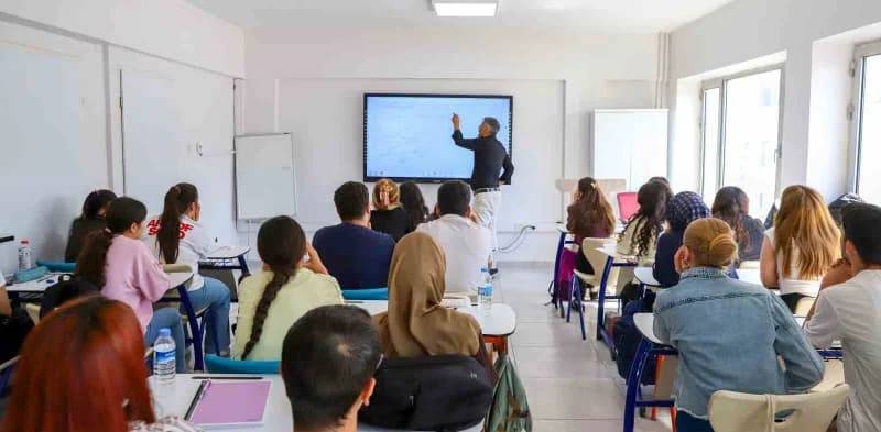 Diyarbakır'da Akademi Sur, Huzurevleri ve Çermik akademilerinde öğrenciler eğitim alıyor