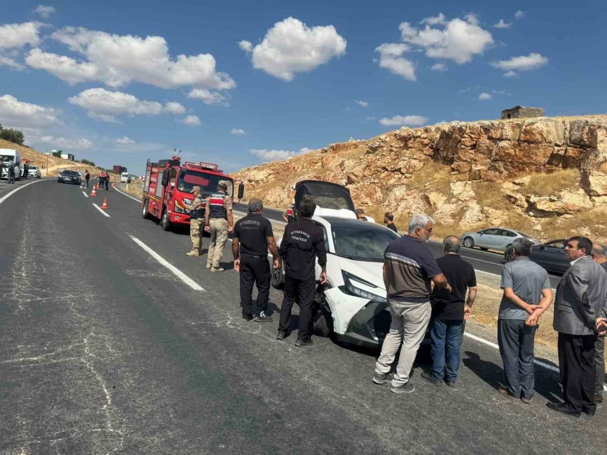 Diyarbakır’ın Ergani ilçesinde otomobil ile traktörün çarpışması sonucu meydana gelen trafik kazasında 4 kişi yaralandı.