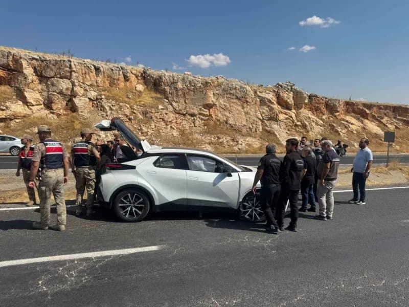 Diyarbakır’ın Ergani ilçesinde otomobil ile traktörün çarpışması sonucu meydana gelen trafik kazasında 4 kişi yaralandı.