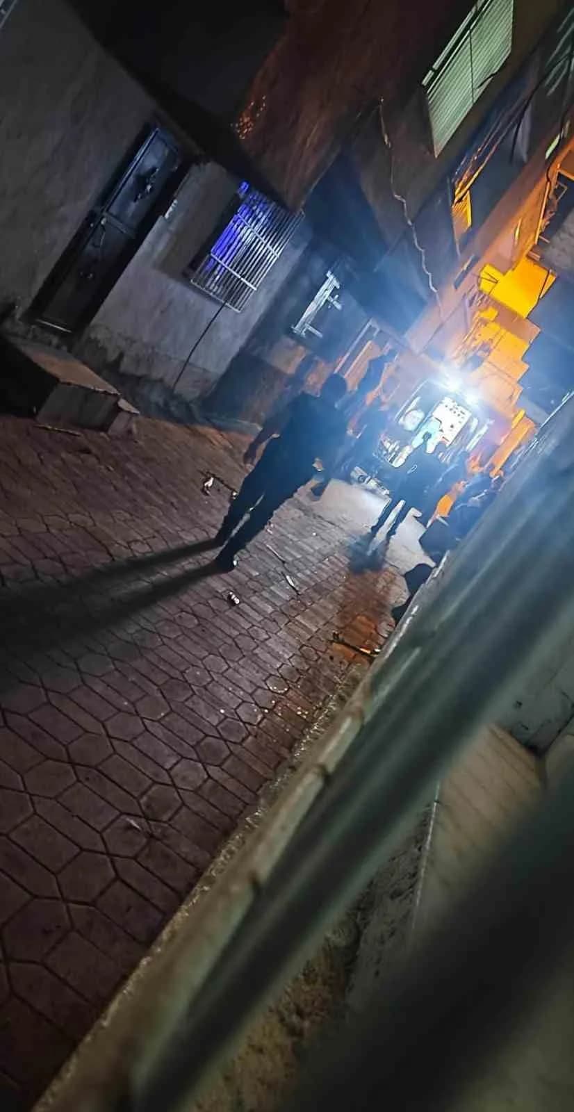 Diyarbakır Bağlar ilçesinde eşi tarafından silahla vurulan kadının olay yeri görüntüsü