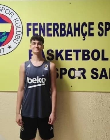 Diyarbakır’da yetişen genç basketbolcu Muhammed Emin Pamuk, gösterdiği başarılı performansın ardından Fenerbahçe Basketb